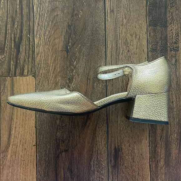 Suzanne Rae Gold Maryjane’s 36 - Picture 4 of 5